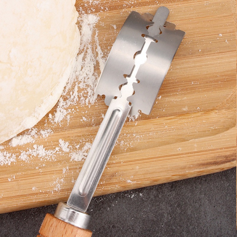 Coupe-pâte à pain avec 5 lames - Dough Scraper Curved avis et prix