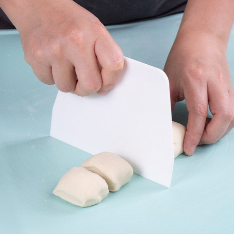 Spatule à crème incurvée utile - Dough Scraper Curved avis et prix