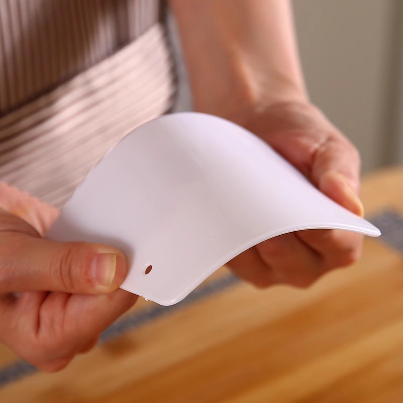 Spatule à crème incurvée utile - Dough Scraper Curved avis et prix