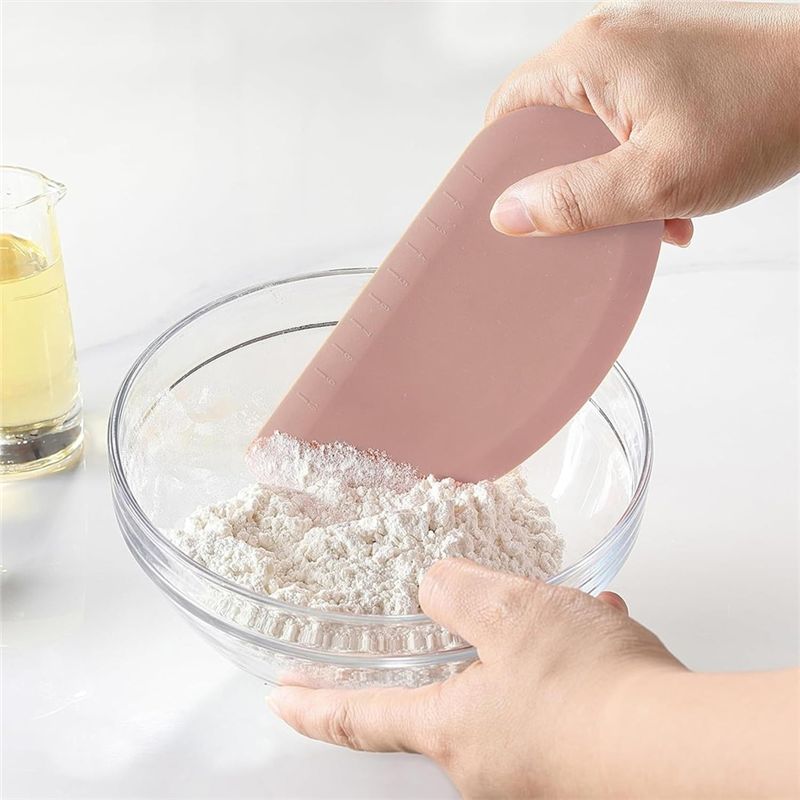 Grattoir à bol en Silicone AEE - Dough Scraper Curved avis et prix